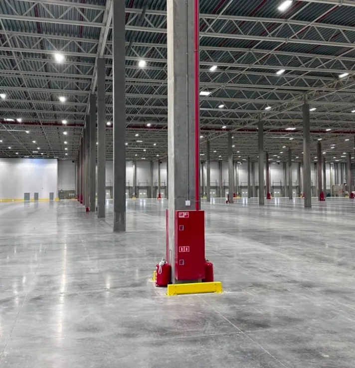 Акси лоиҳа: Анборҳои логистикии Ozon — фаршҳои саноатии Refloor ST-S200, 1 185 000 м²