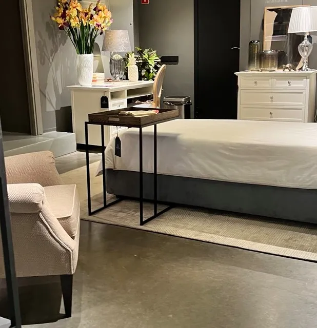 Акси лоиҳа: Шоуруми ширкати «Dantone Home», шаҳри Қазон — фарши бетонии мустаҳкамшуда Refloor CT‑S200